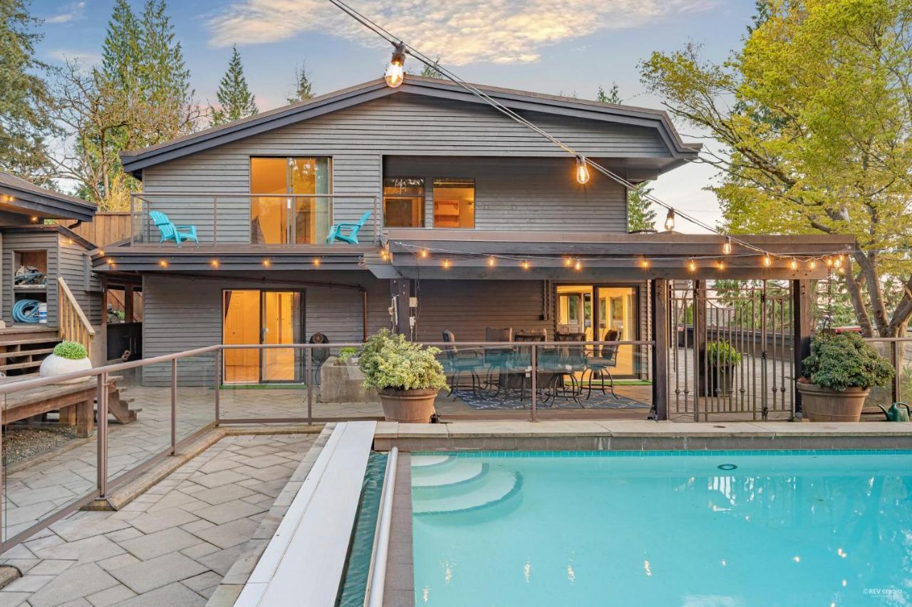 Cypress: Private Bedroom/Bathroom/Office, With Shared Pool, Hot Tub North Vancouver Luaran gambar