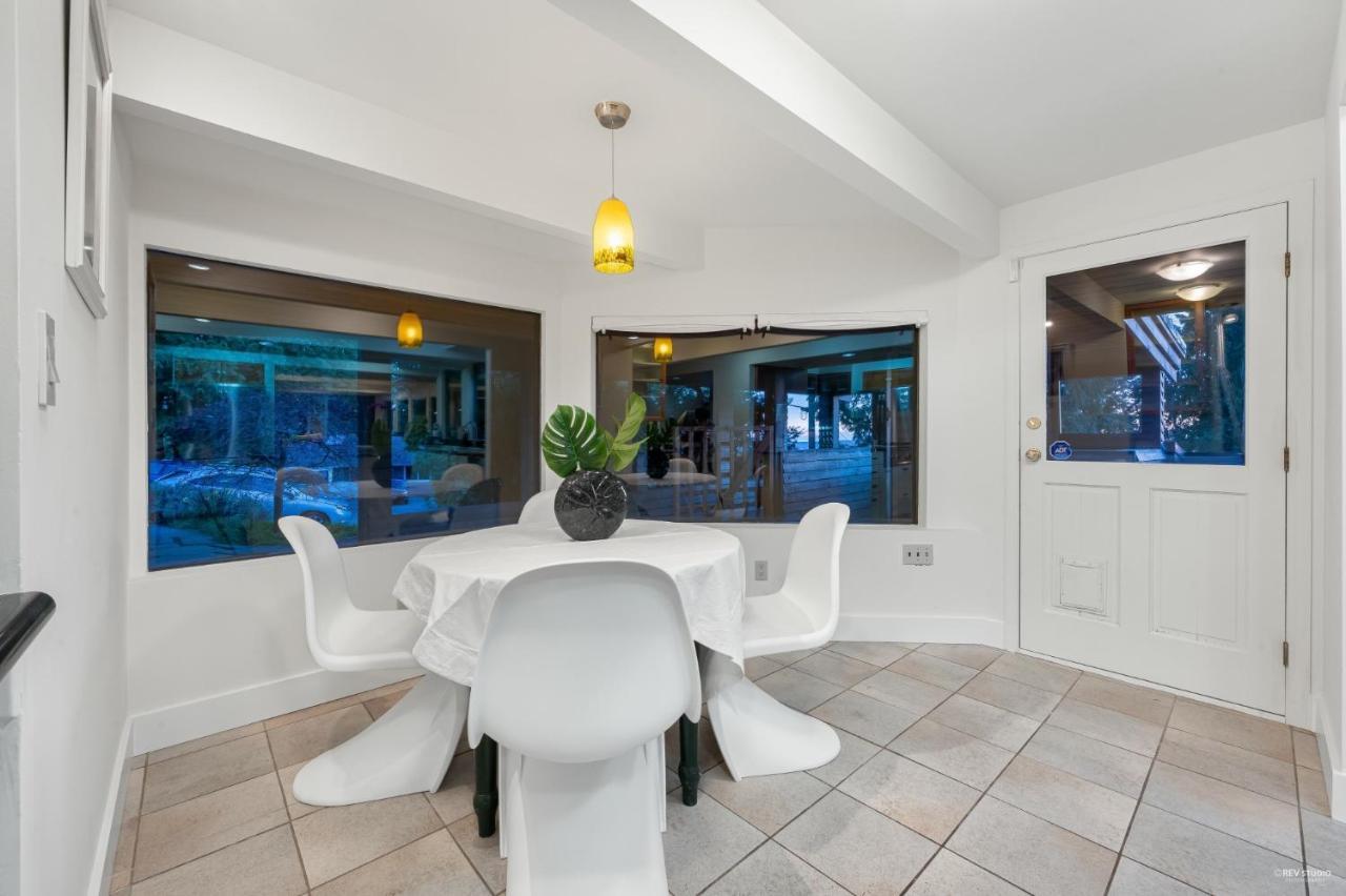 Cypress: Private Bedroom/Bathroom/Office, With Shared Pool, Hot Tub North Vancouver Luaran gambar