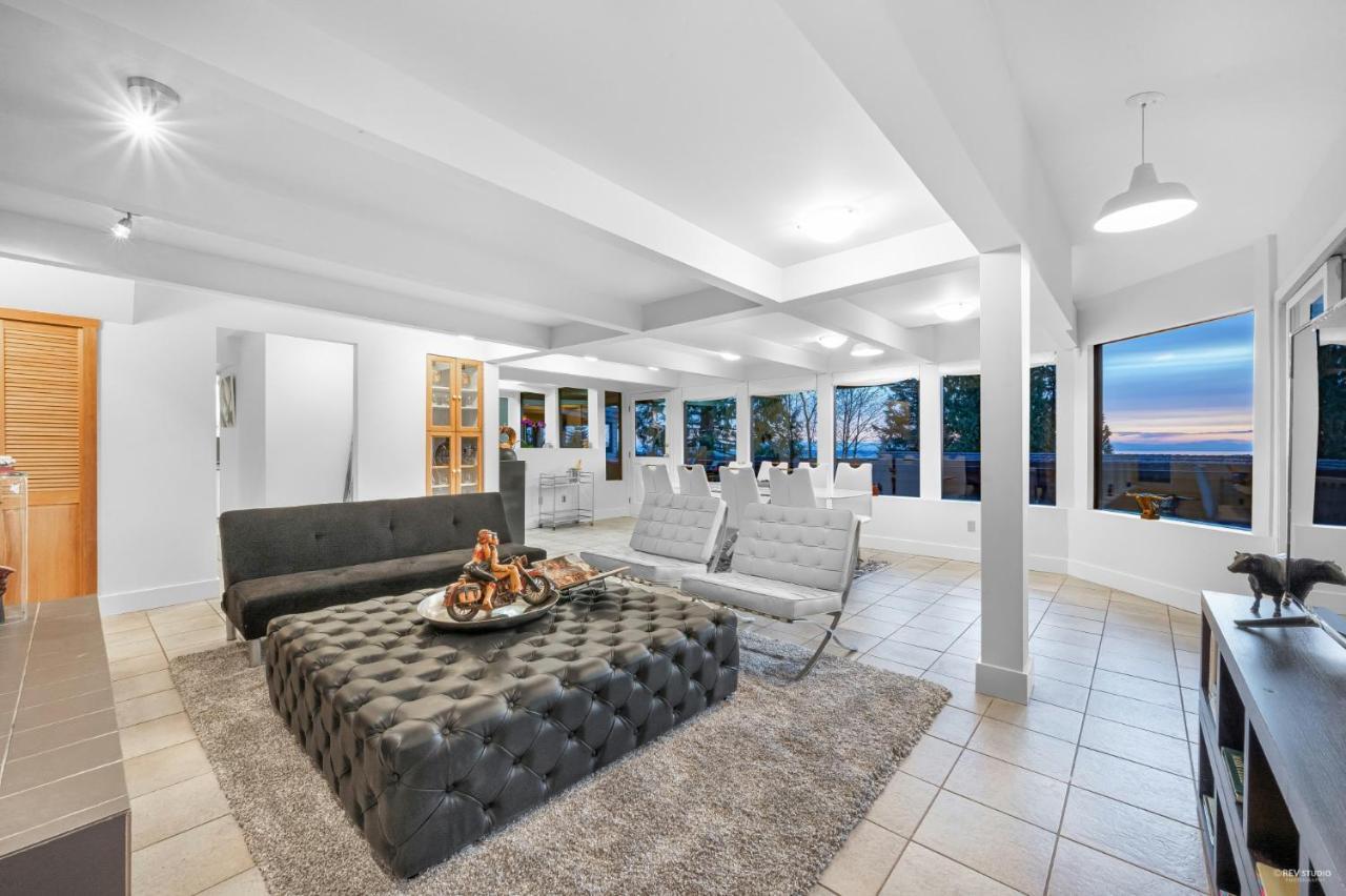 Cypress: Private Bedroom/Bathroom/Office, With Shared Pool, Hot Tub North Vancouver Luaran gambar