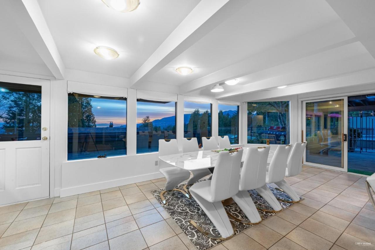 Cypress: Private Bedroom/Bathroom/Office, With Shared Pool, Hot Tub North Vancouver Luaran gambar