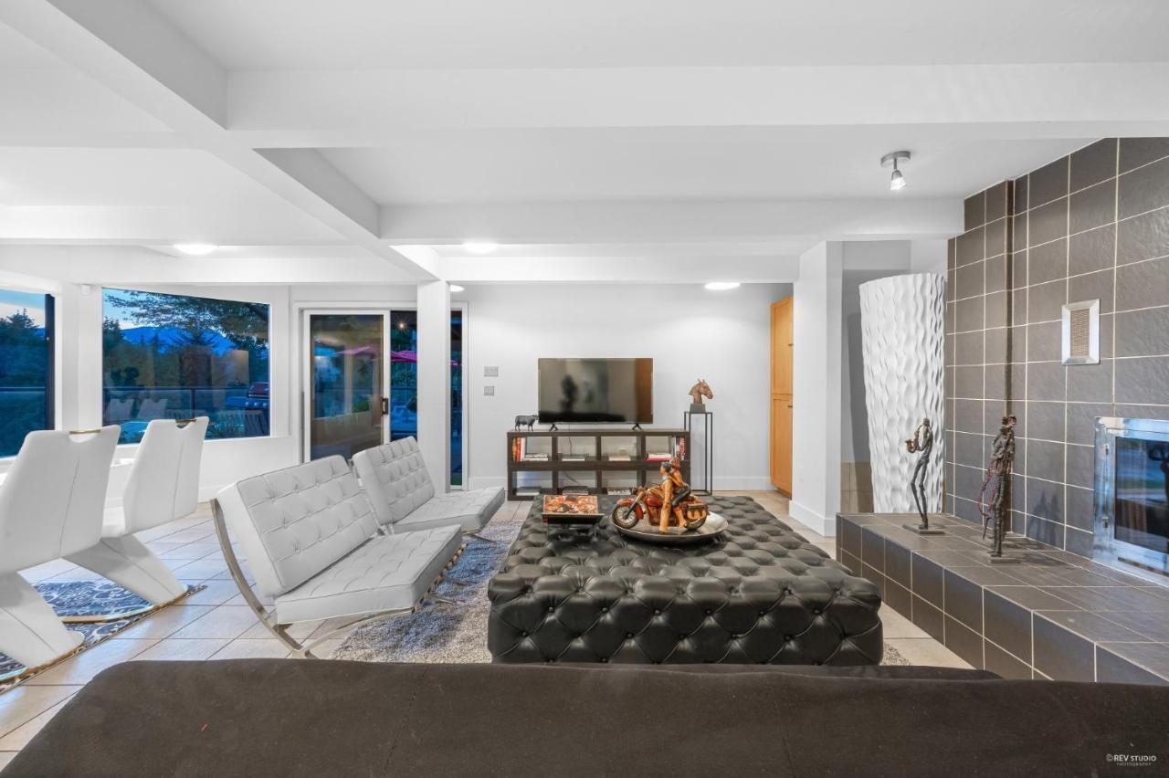 Cypress: Private Bedroom/Bathroom/Office, With Shared Pool, Hot Tub North Vancouver Luaran gambar