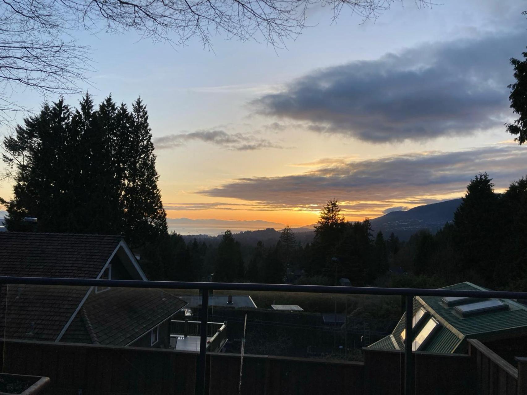 Cypress: Private Bedroom/Bathroom/Office, With Shared Pool, Hot Tub North Vancouver Luaran gambar