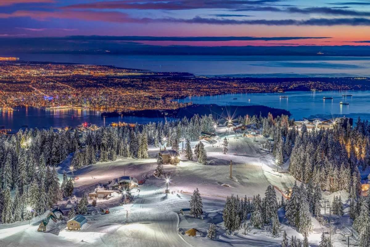 Cypress: Private Bedroom/Bathroom/Office, With Shared Pool, Hot Tub North Vancouver Luaran gambar