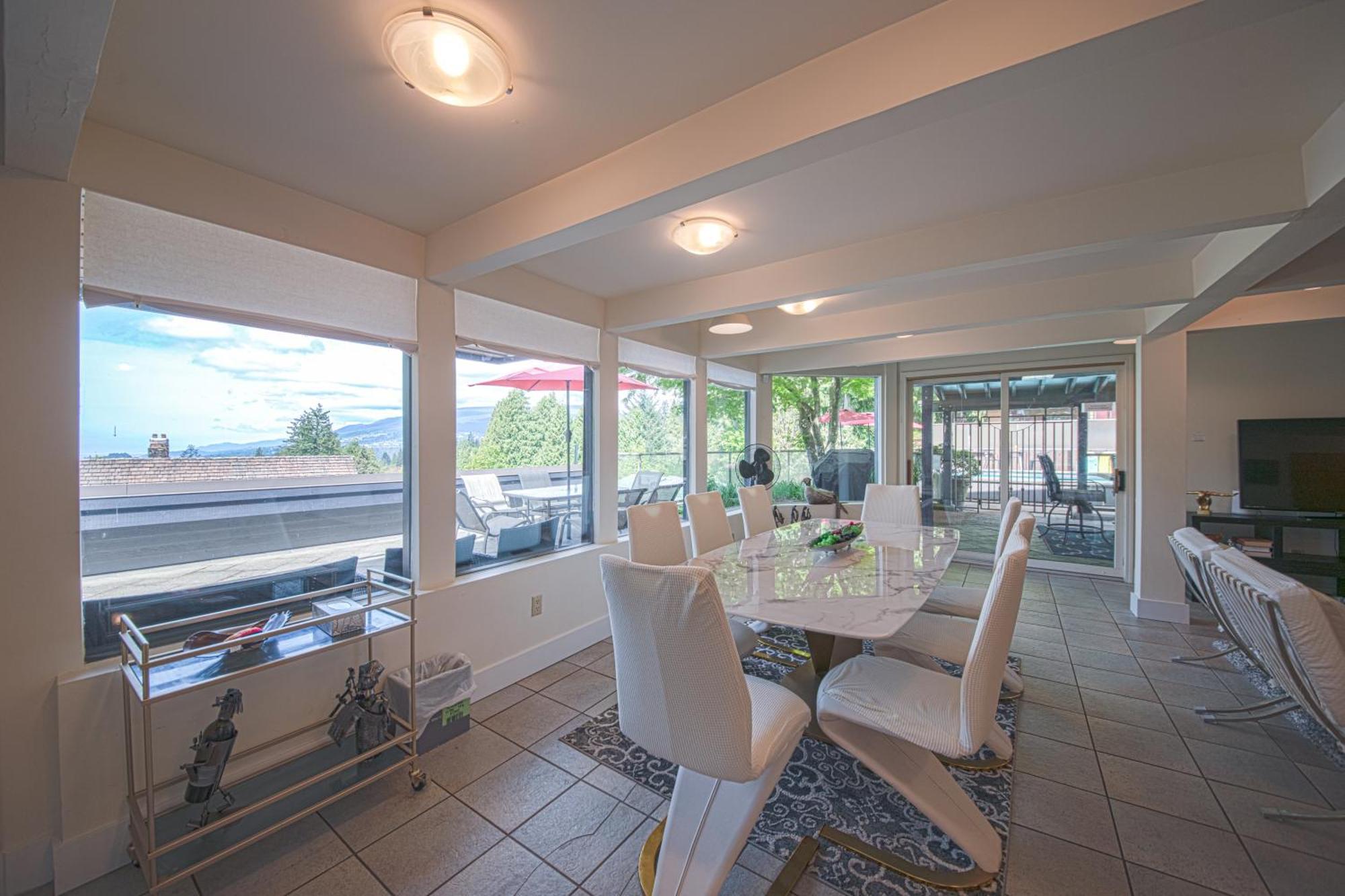 Cypress: Private Bedroom/Bathroom/Office, With Shared Pool, Hot Tub North Vancouver Luaran gambar