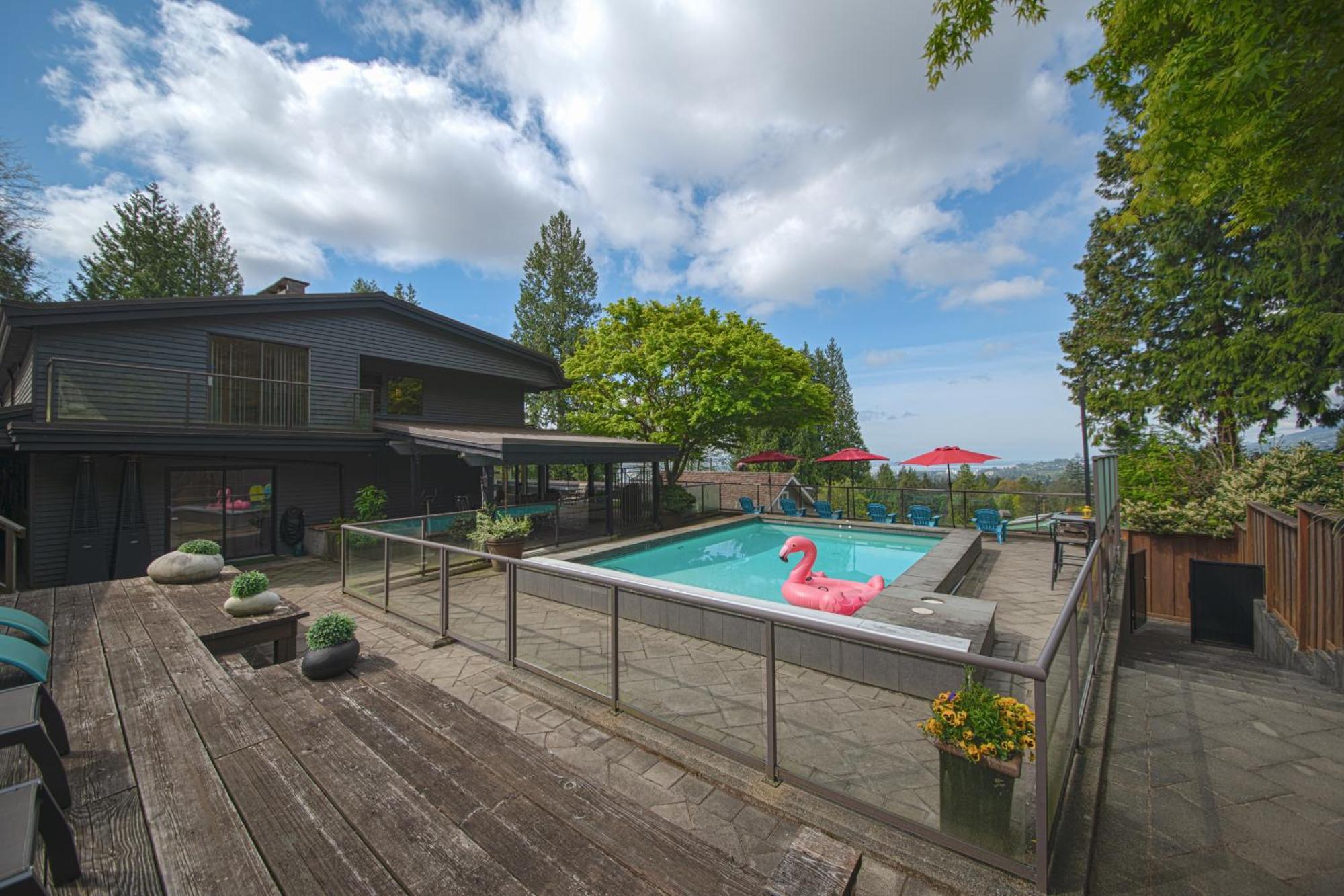 Cypress: Private Bedroom/Bathroom/Office, With Shared Pool, Hot Tub North Vancouver Luaran gambar