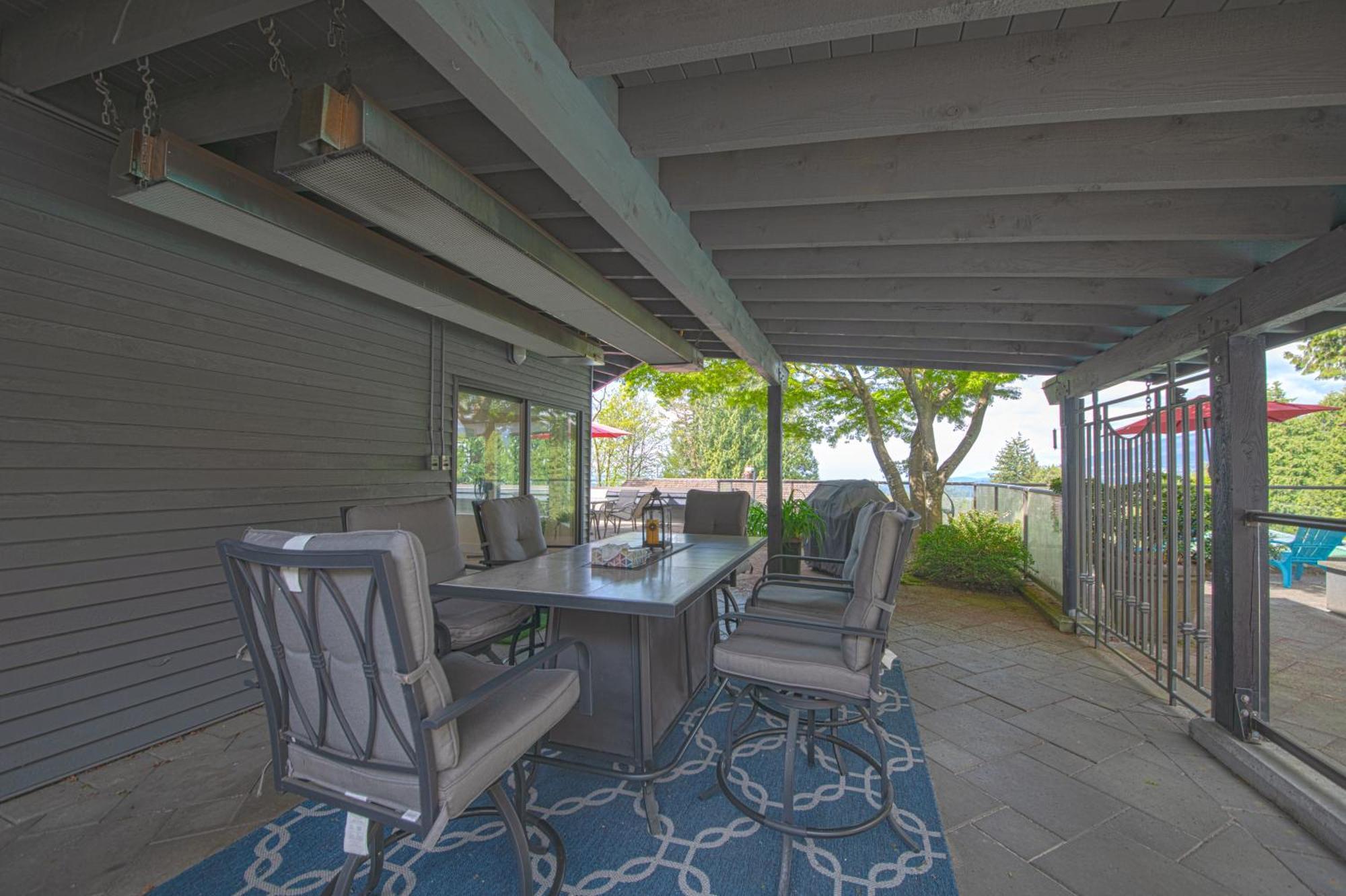 Cypress: Private Bedroom/Bathroom/Office, With Shared Pool, Hot Tub North Vancouver Luaran gambar
