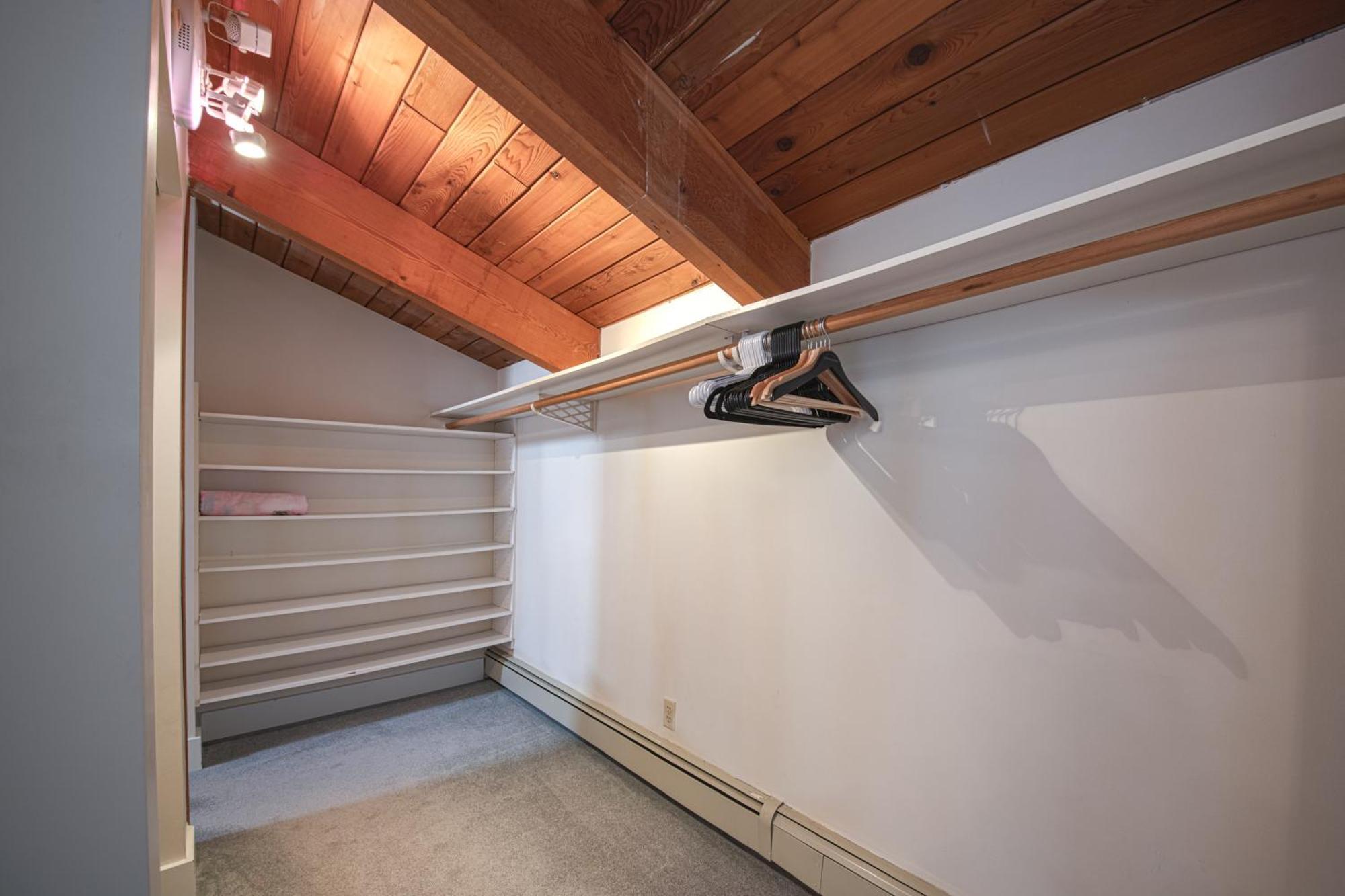Cypress: Private Bedroom/Bathroom/Office, With Shared Pool, Hot Tub North Vancouver Luaran gambar