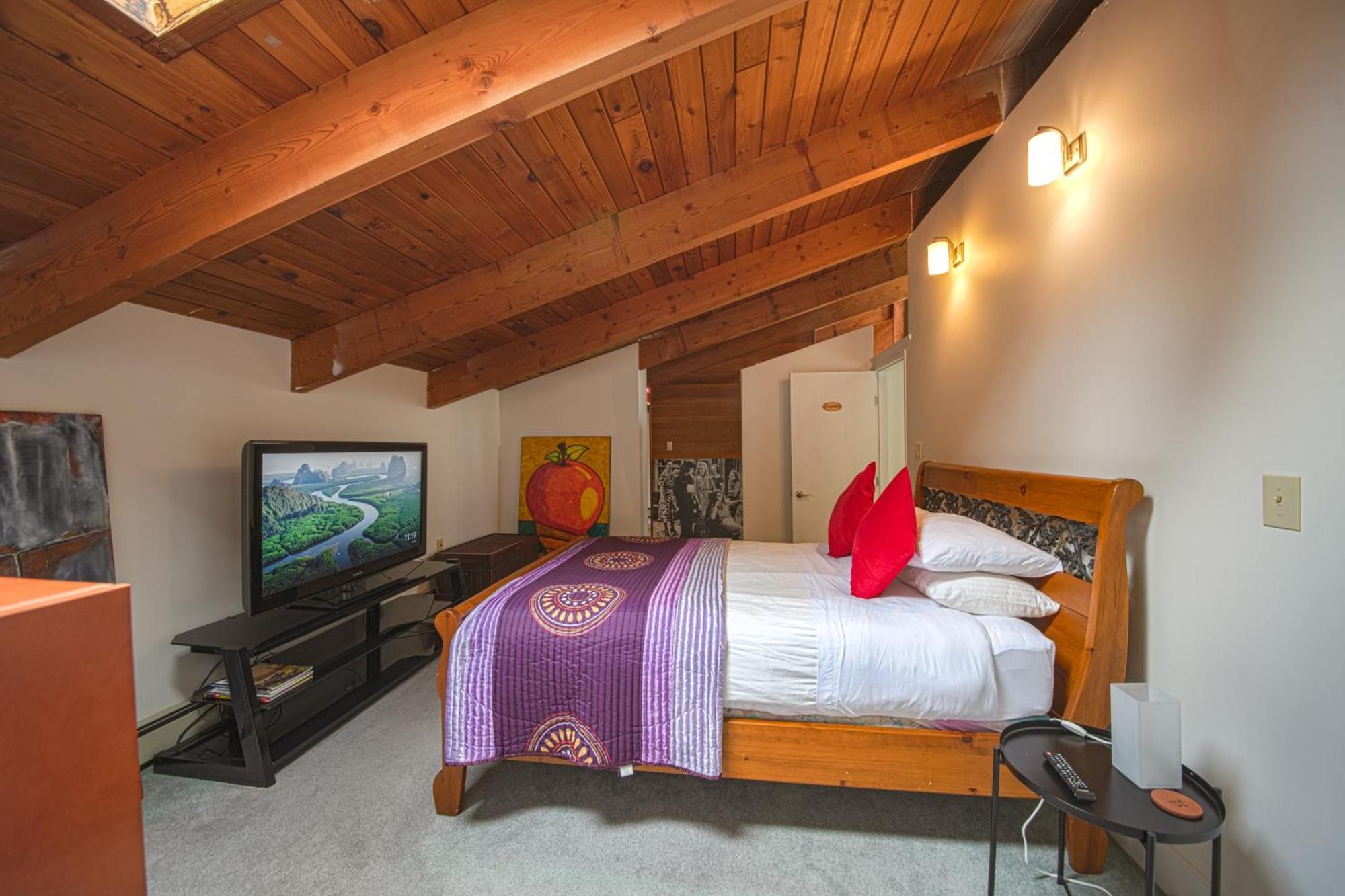Cypress: Private Bedroom/Bathroom/Office, With Shared Pool, Hot Tub North Vancouver Luaran gambar