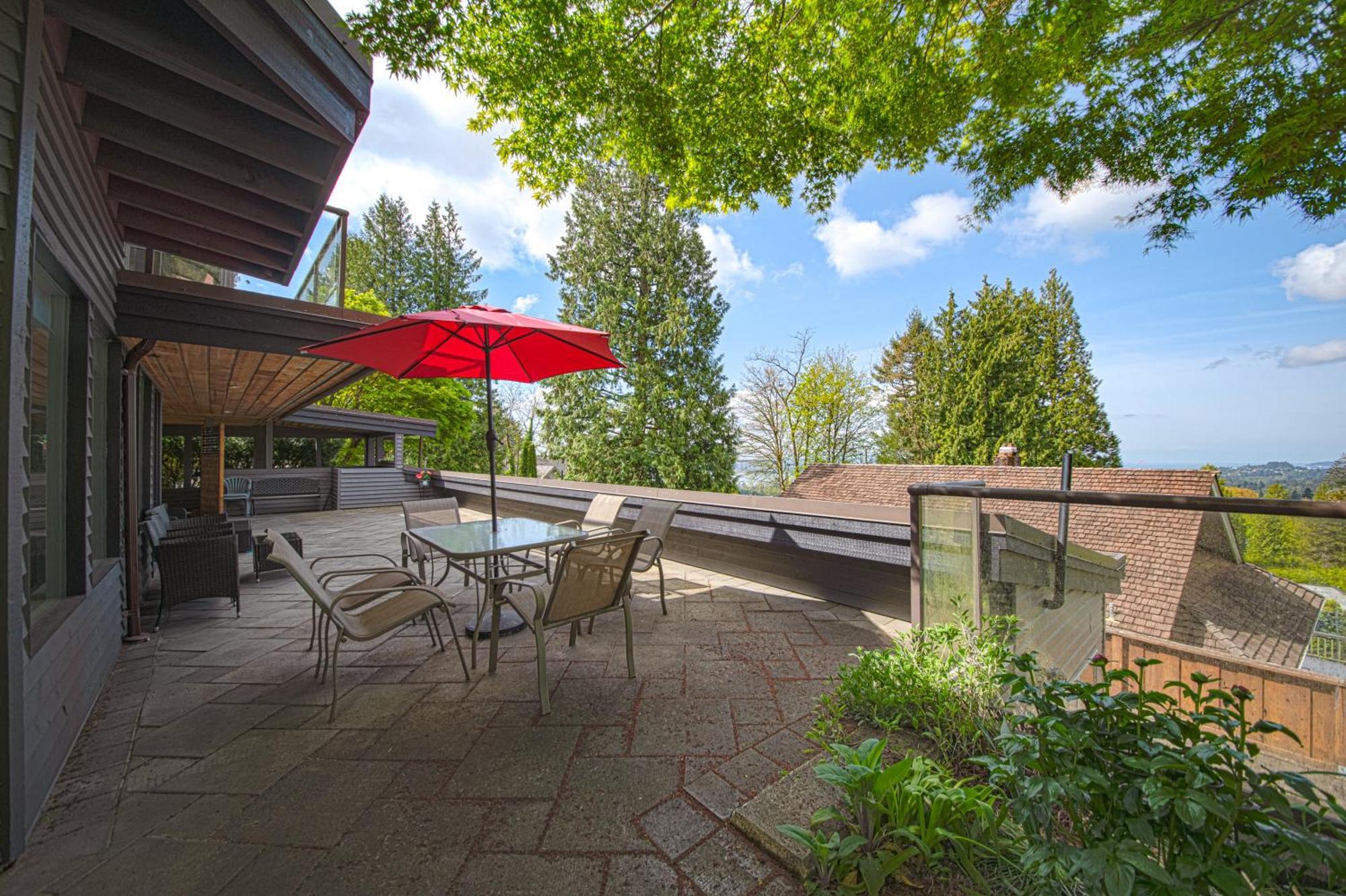 Cypress: Private Bedroom/Bathroom/Office, With Shared Pool, Hot Tub North Vancouver Luaran gambar