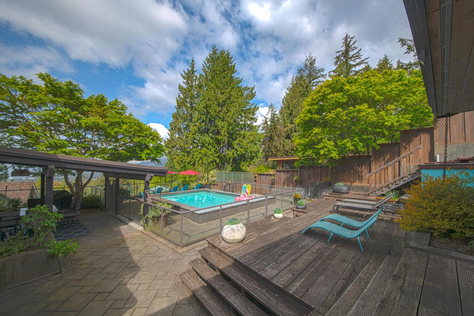 Cypress: Private Bedroom/Bathroom/Office, With Shared Pool, Hot Tub North Vancouver Luaran gambar
