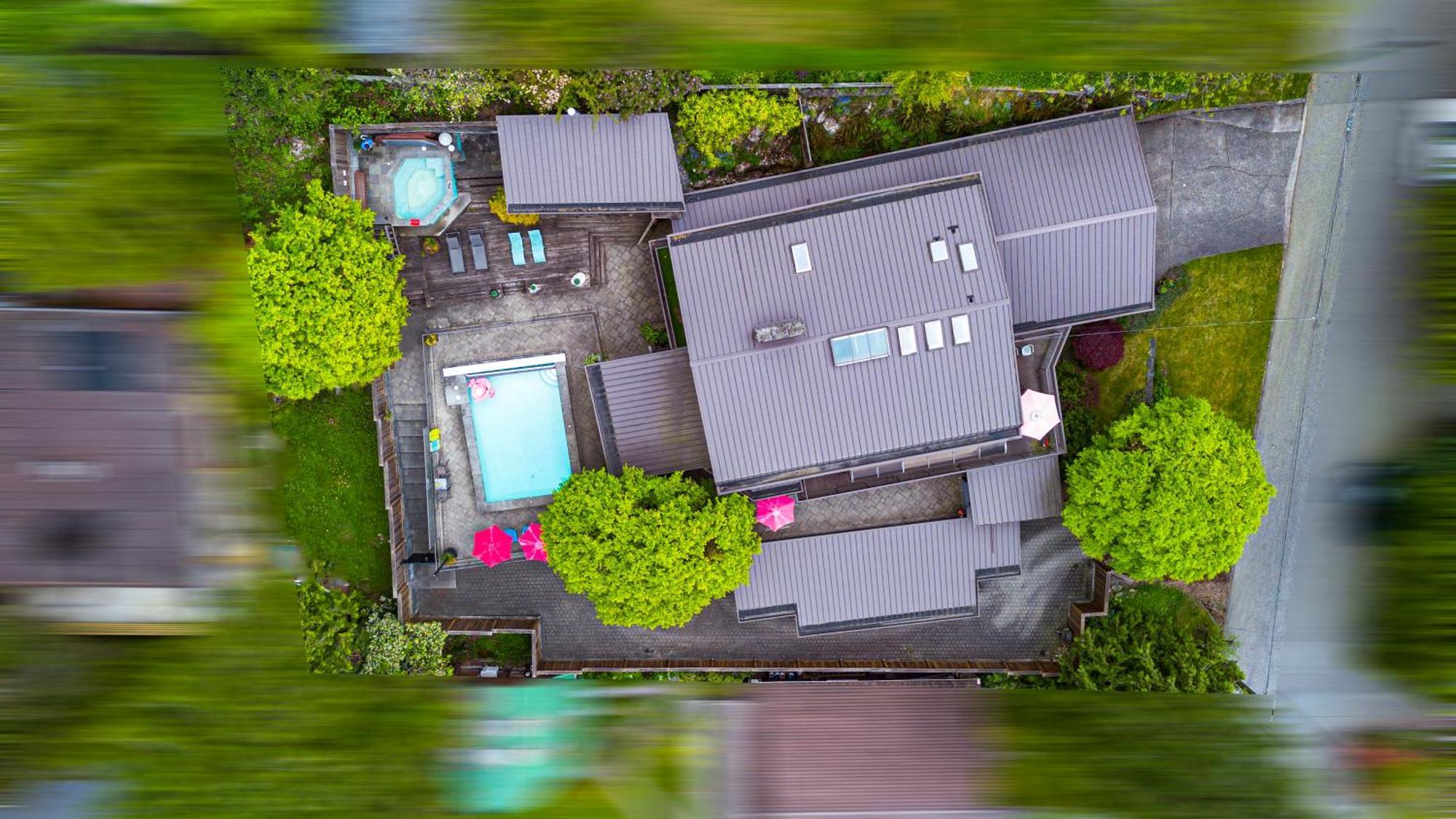 Cypress: Private Bedroom/Bathroom/Office, With Shared Pool, Hot Tub North Vancouver Luaran gambar